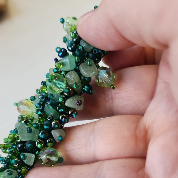 Green And Purple Beaded-Stones Bracelet With Magnetic Closure - Picture 4 of 4